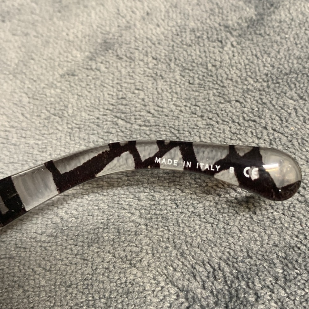 CHANEL Black Oversized Rectangular Sunglasses with Gradient Lenses - Picture 10 of 16